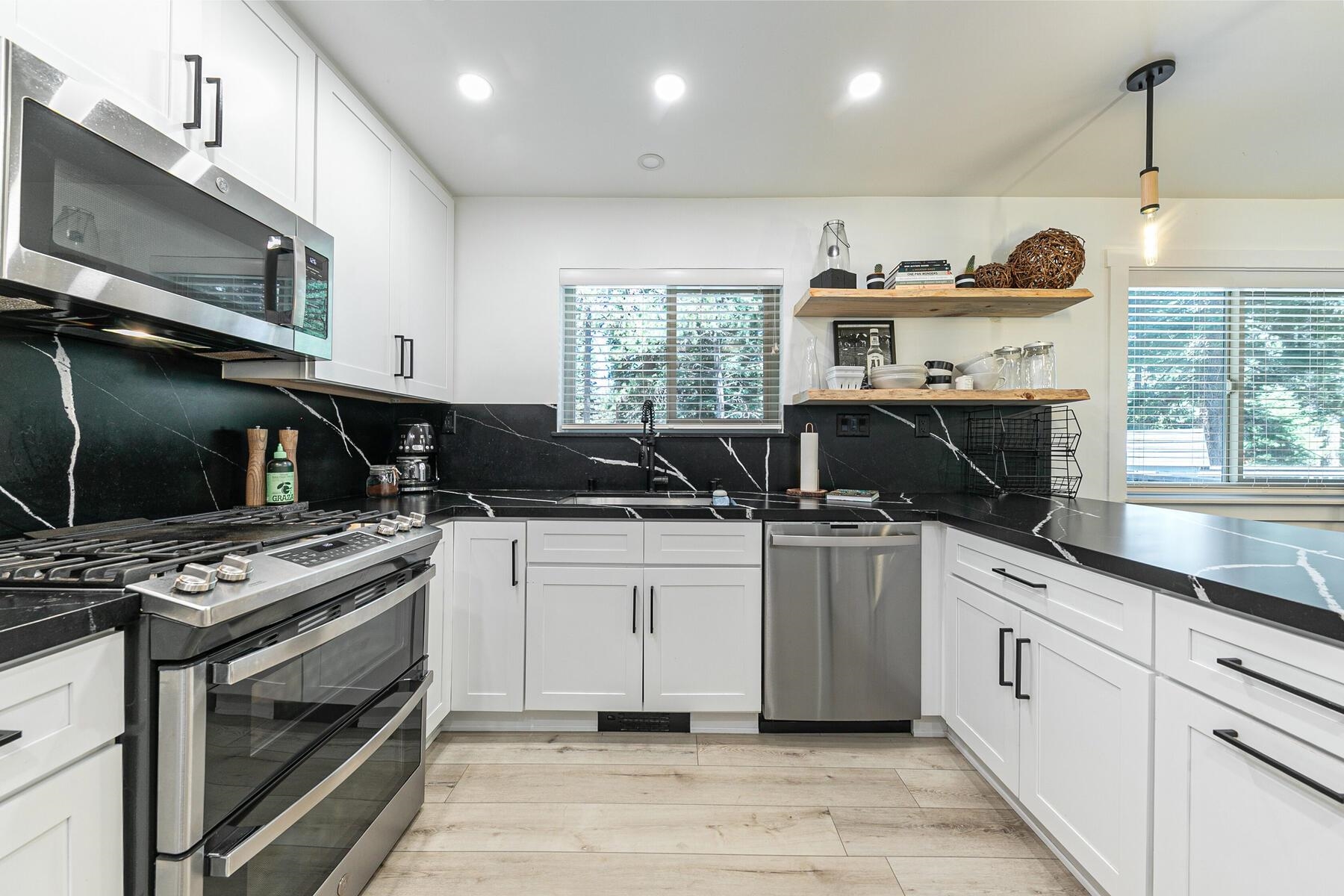 12481 Rainbow Drive Truckee, CA 96161 - Photo 14 of 28