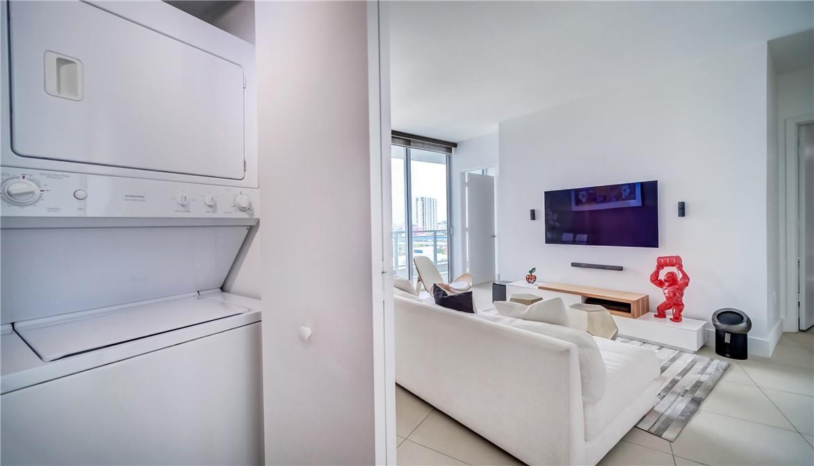 92 Southwest 3rd Street, Unit 1606 Miami, FL 33130 - Photo 19 of 62 a utility room with dryer and washer