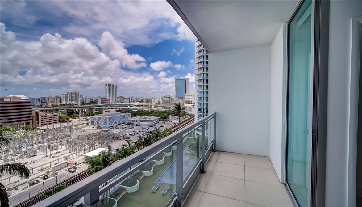 92 Southwest 3rd Street, Unit 1606 Miami, FL 33130 - Photo 20 of 62 a view of city from balcony