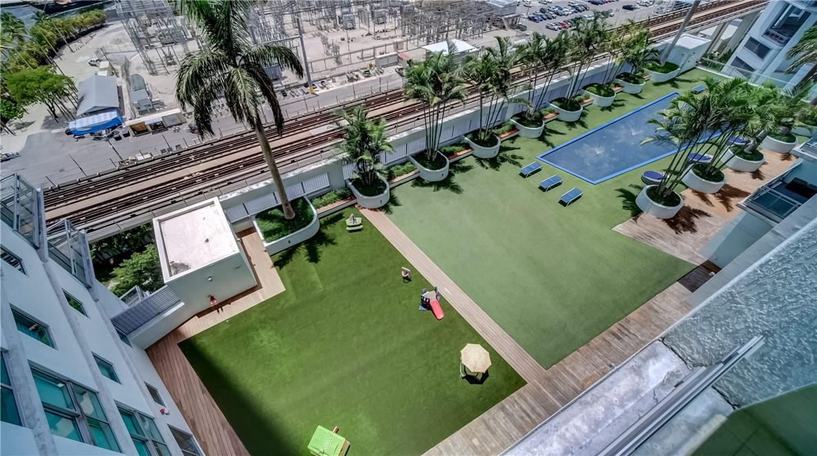 92 Southwest 3rd Street, Unit 1606 Miami, FL 33130 - Photo 23 of 62 an aerial view of a backyard