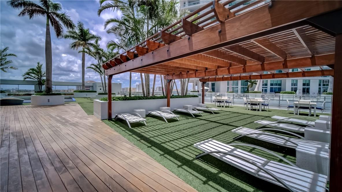 92 Southwest 3rd Street, Unit 1606 Miami, FL 33130 - Photo 31 of 62 an outdoor view