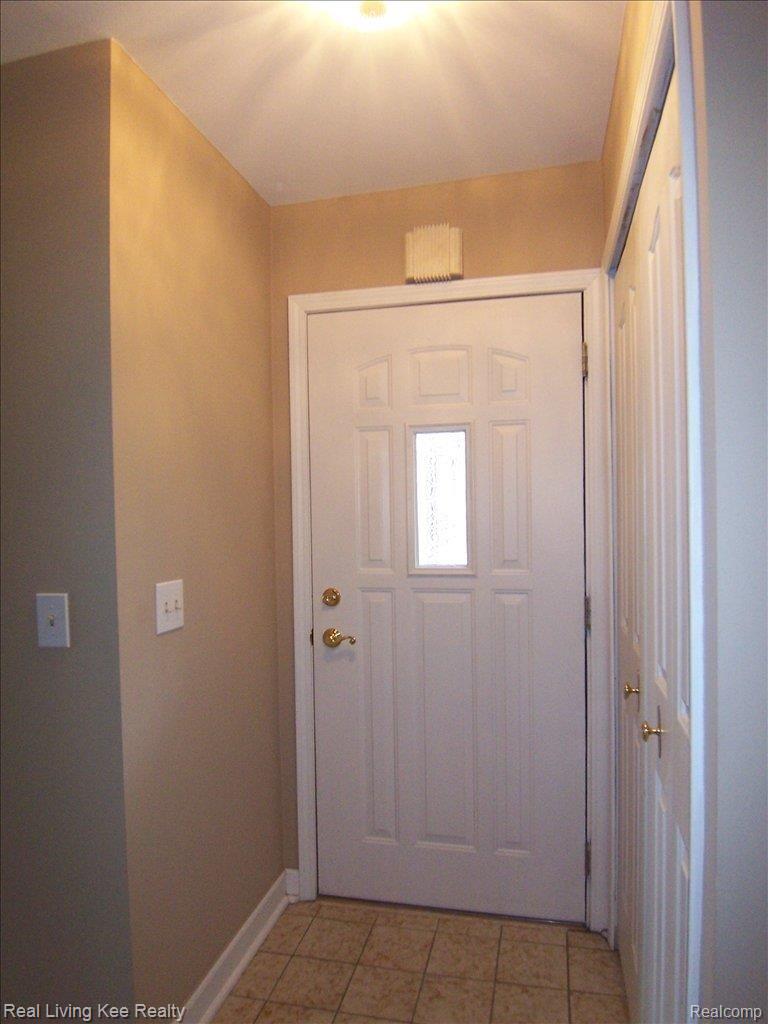 1899 Burning Bush Court, Unit 168 Rochester, MI 48309 - Photo 6 of 25 Foyer w/Tile Flr