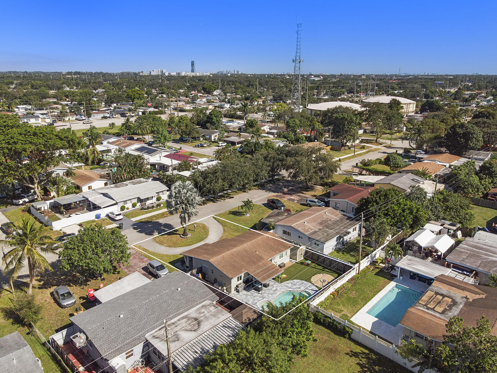 6960 Thomas Street Hollywood, FL 33021 - Photo 31 of 32 an aerial view of residential houses with outdoor space