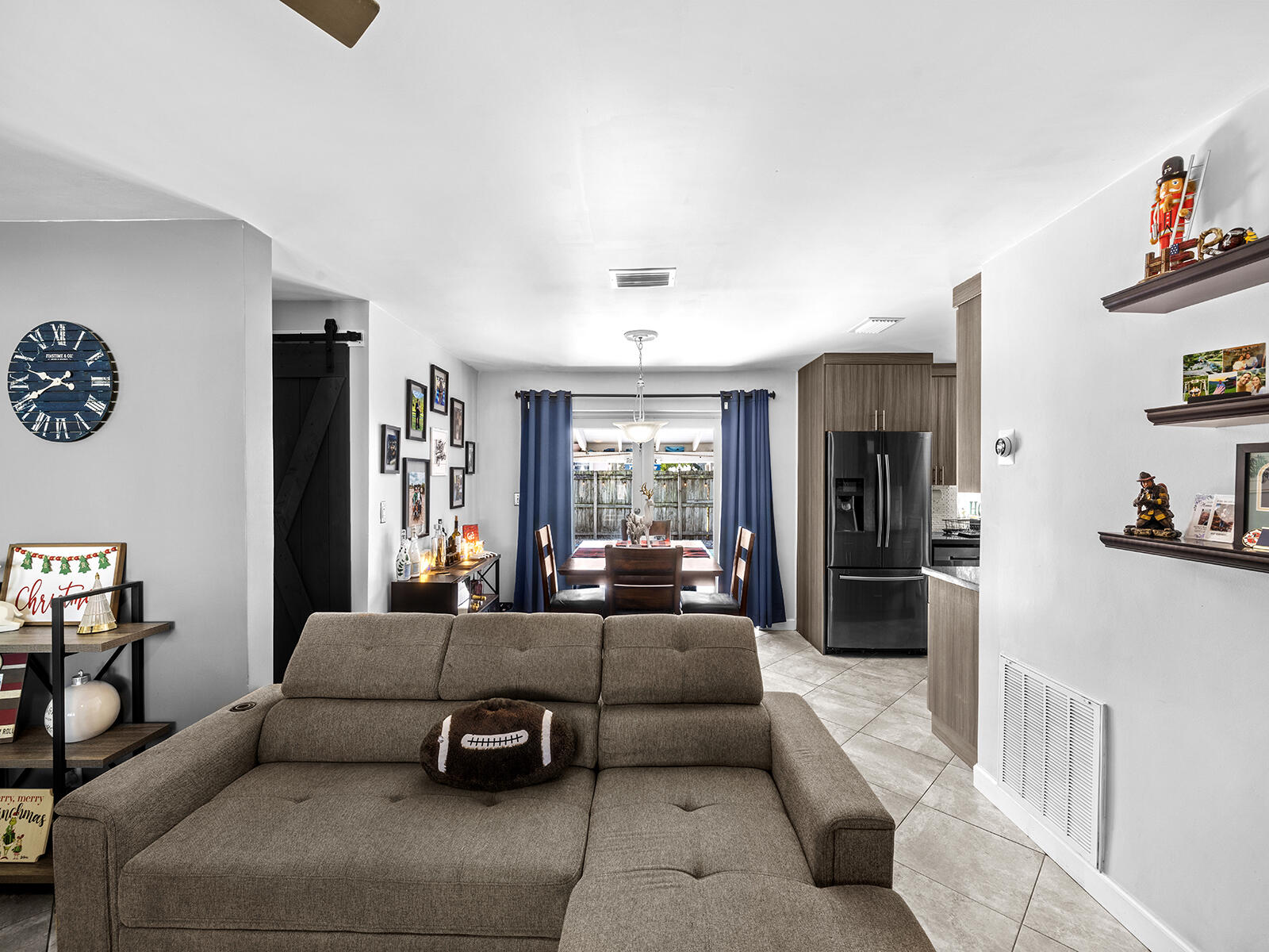 6960 Thomas Street Hollywood, FL 33021 - Photo 8 of 32 a living room with furniture and a large window