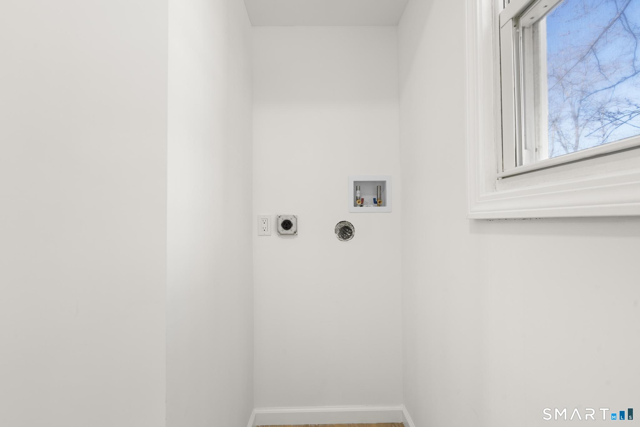 993 East Main Street Waterbury, CT 06705 - Photo 15 of 40 1st Floor