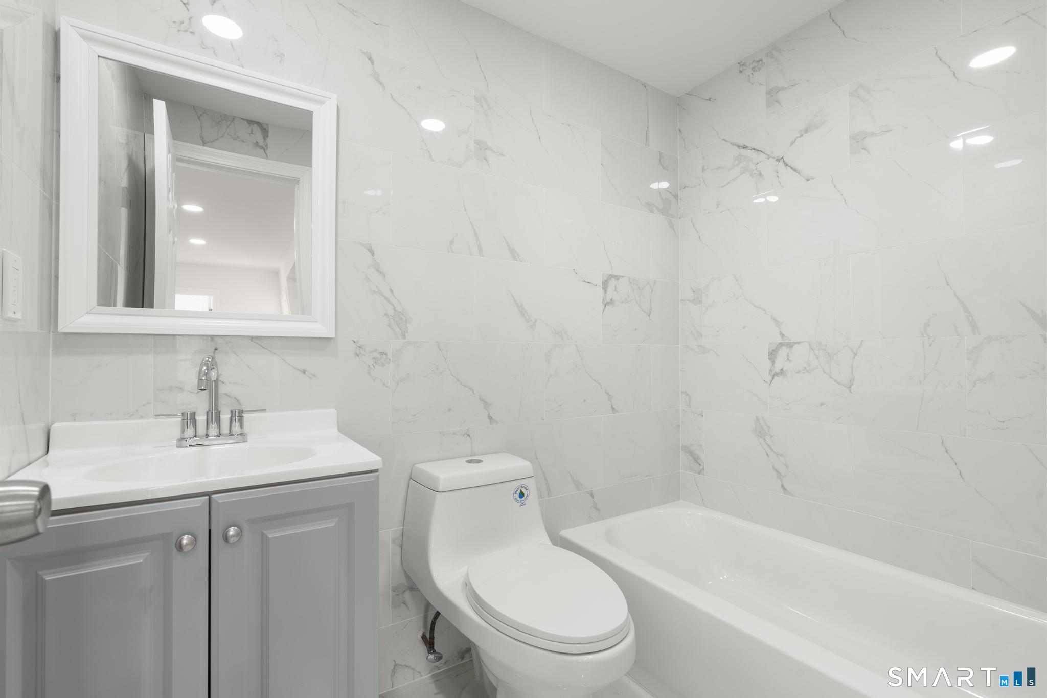 993 East Main Street Waterbury, CT 06705 - Photo 16 of 40 1st Floor