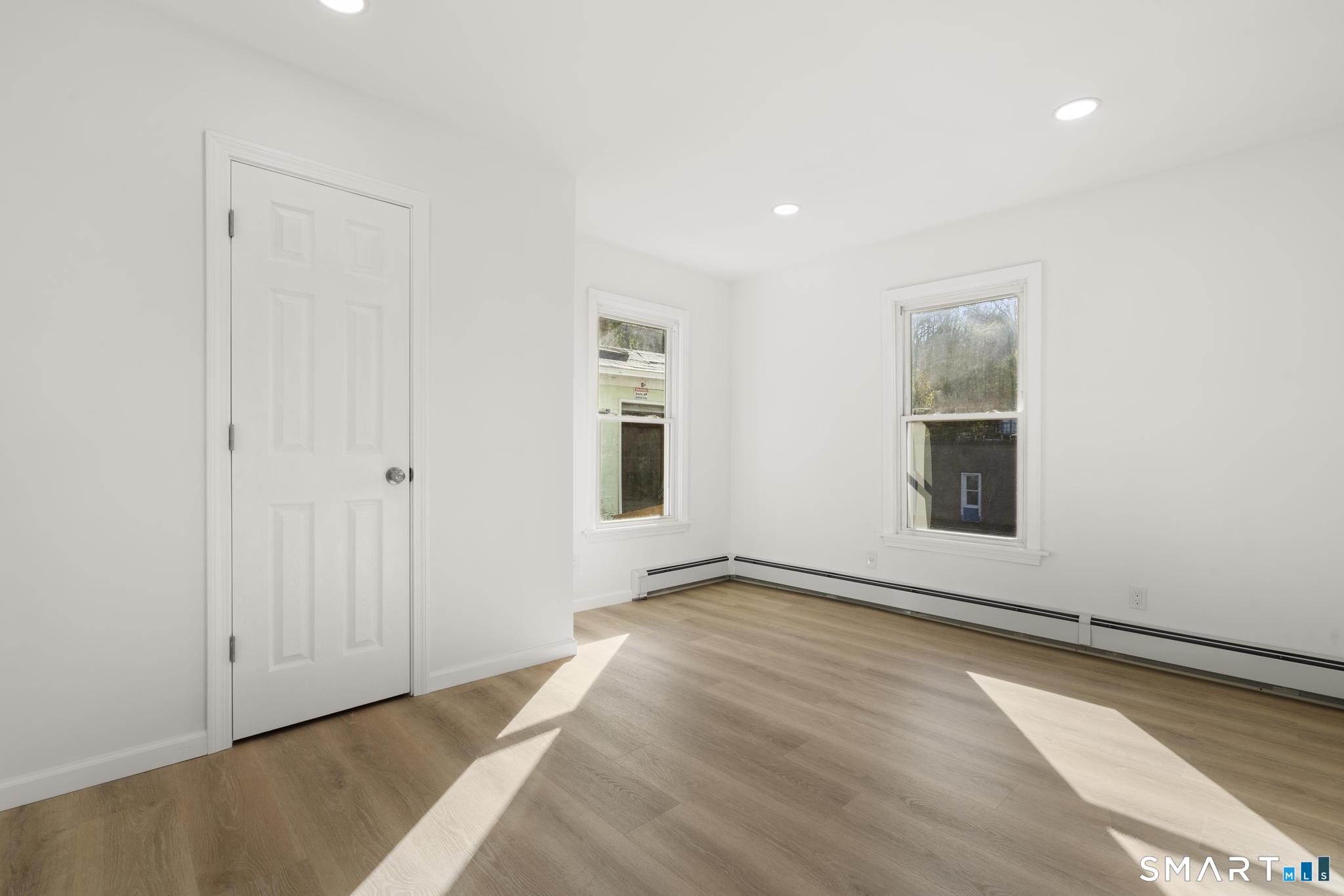 993 East Main Street Waterbury, CT 06705 - Photo 18 of 40 1st Floor