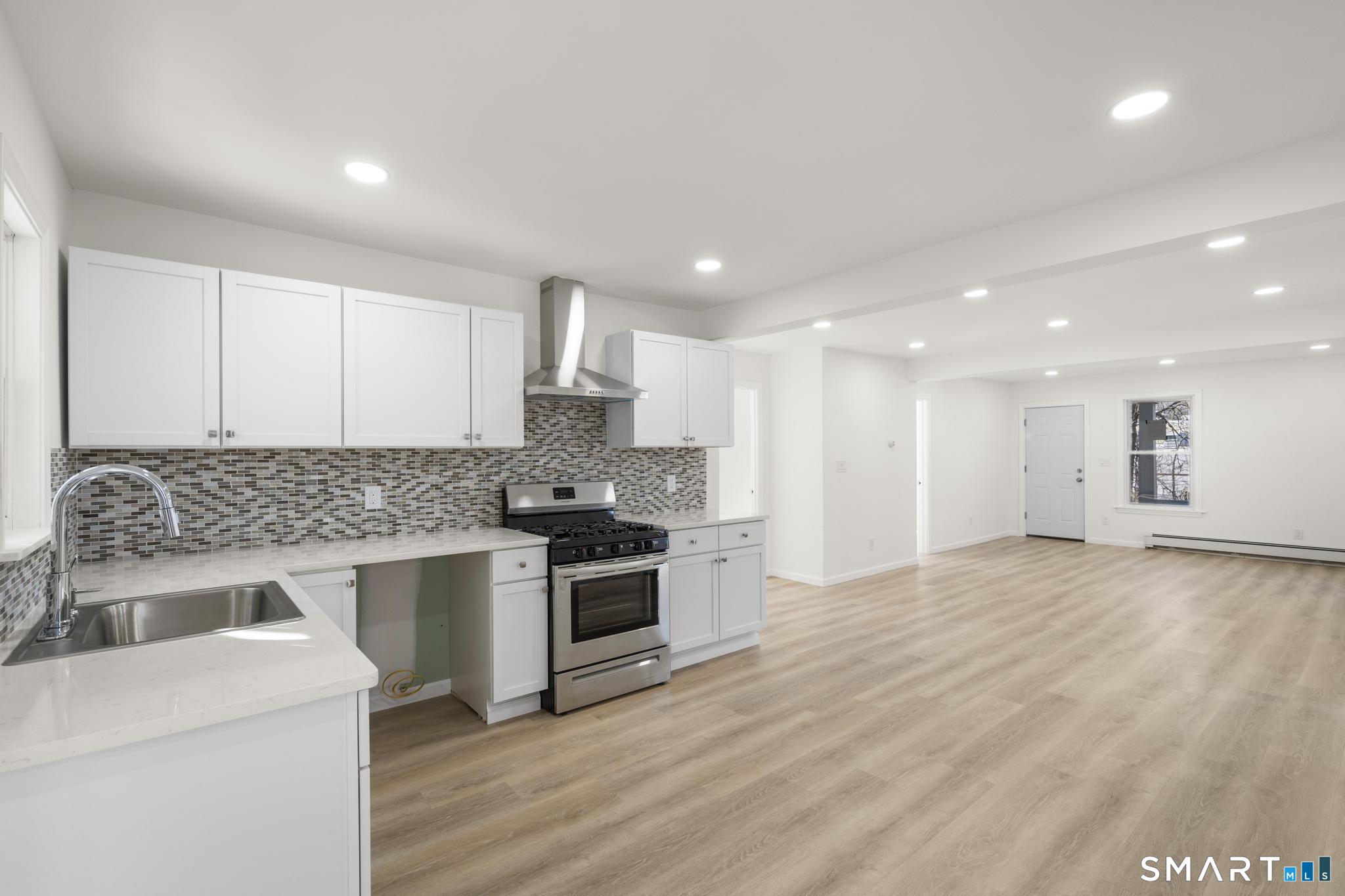 993 East Main Street Waterbury, CT 06705 - Photo 8 of 40 1st Floor