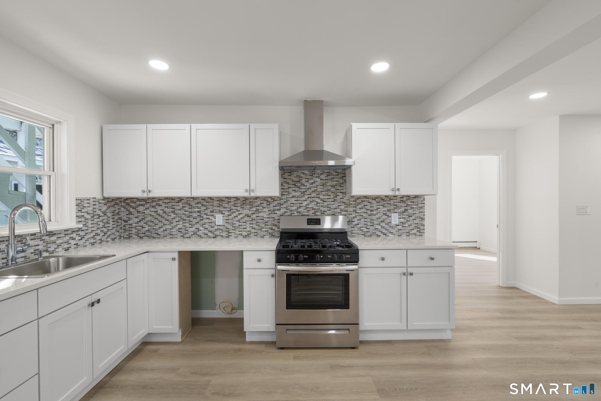 993 East Main Street Waterbury, CT 06705 - Photo 9 of 40 1st Floor