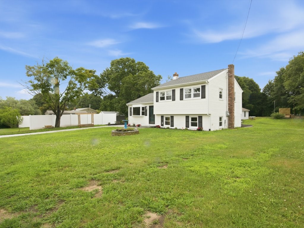 9 Weathervane Way Westerly, RI 02808 - Photo 2 of 25