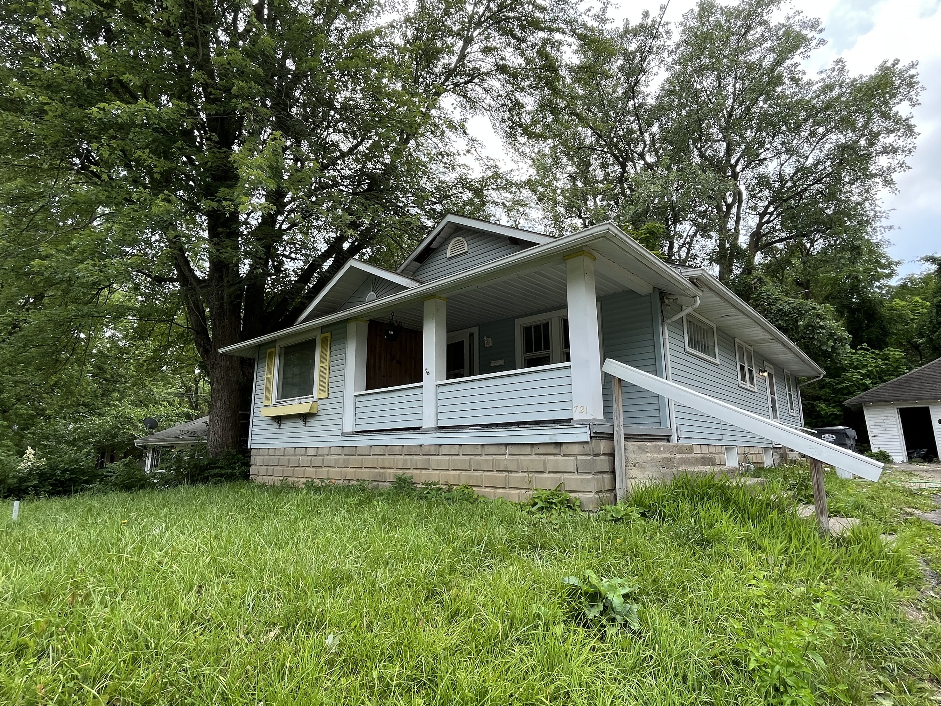 721 Indiana Avenue Anderson, IN 46012 - Photo 1 of 15
