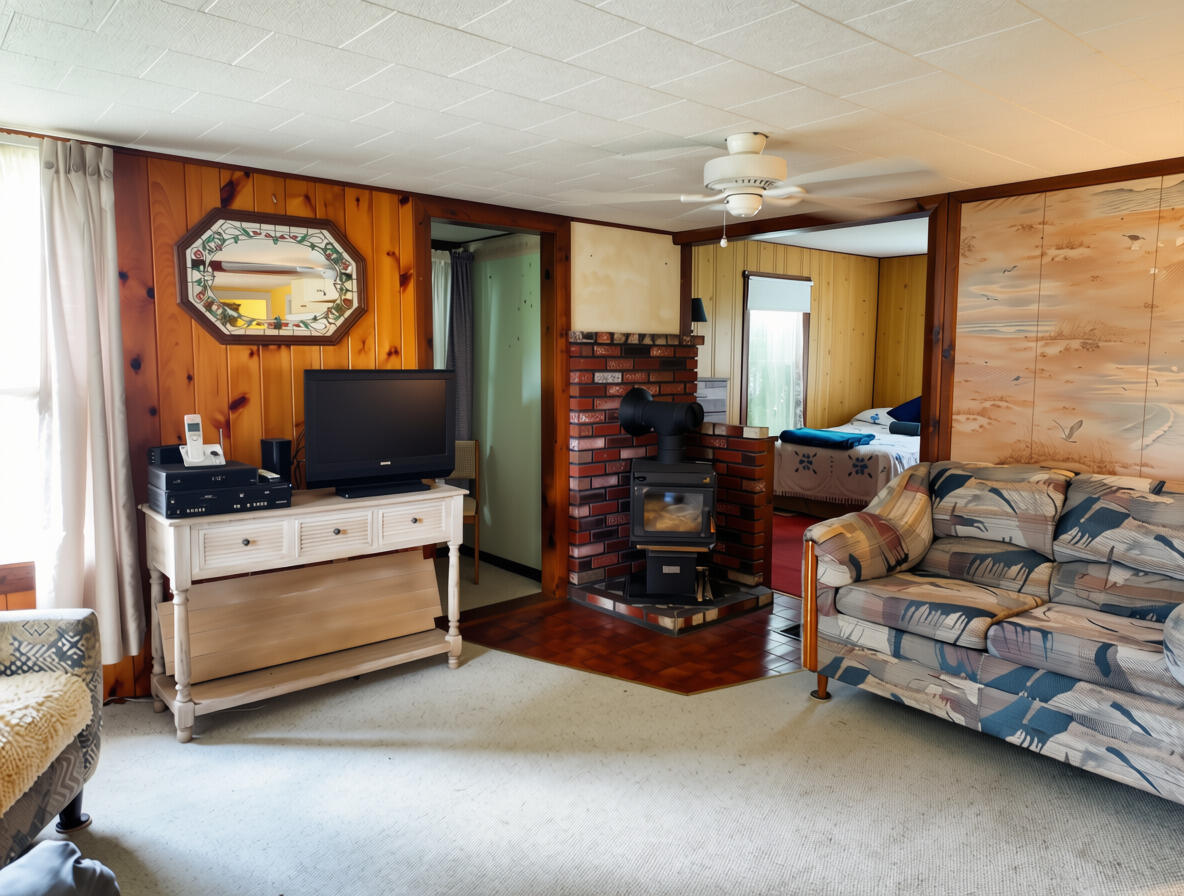 241 Leeds Junction Road Wales, ME 04280 - Photo 17 of 44 Livingroom