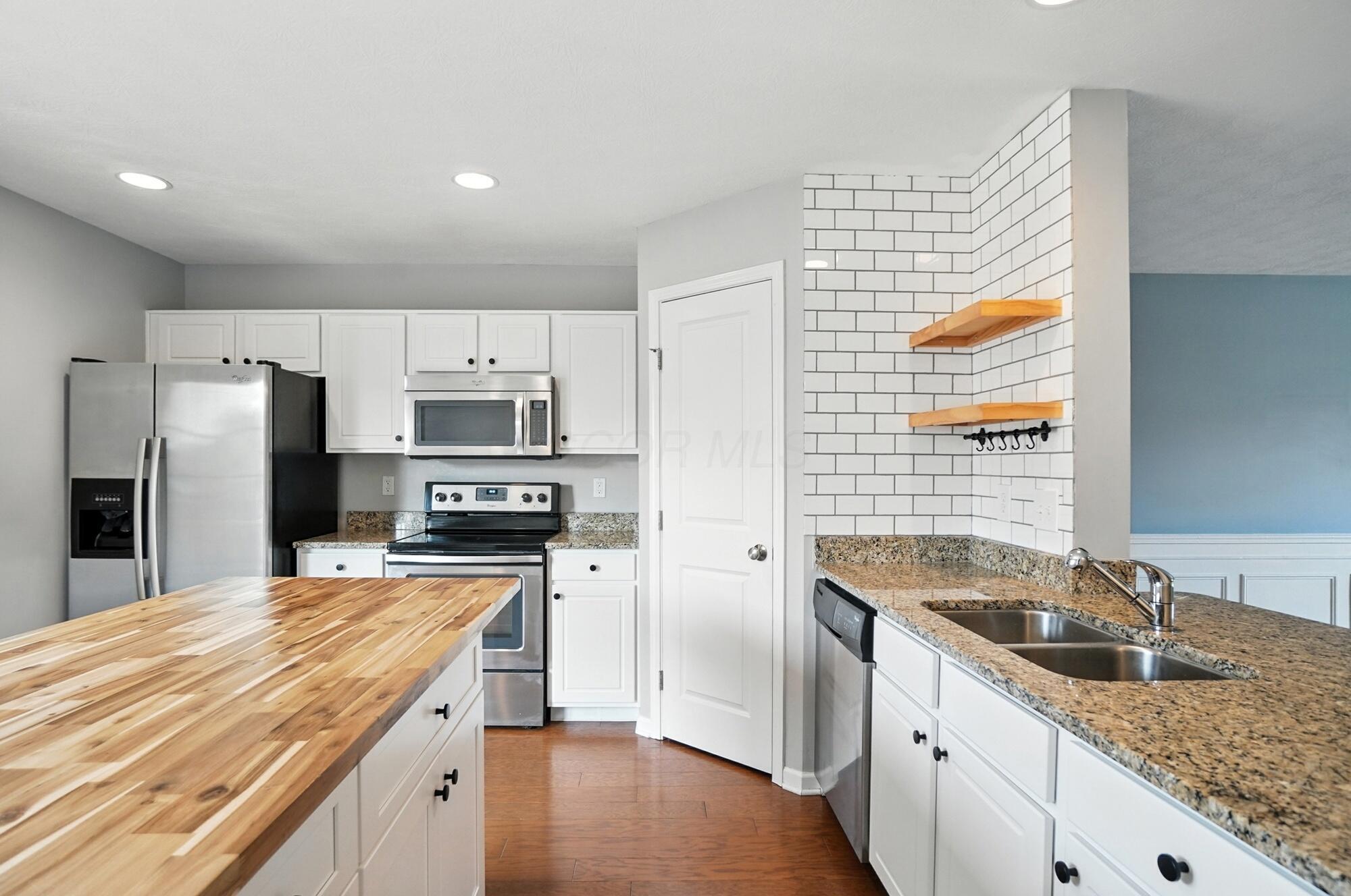 6169 Needletail Road Columbus, OH 43230 - Photo 14 of 57 Eat-In Kitchen