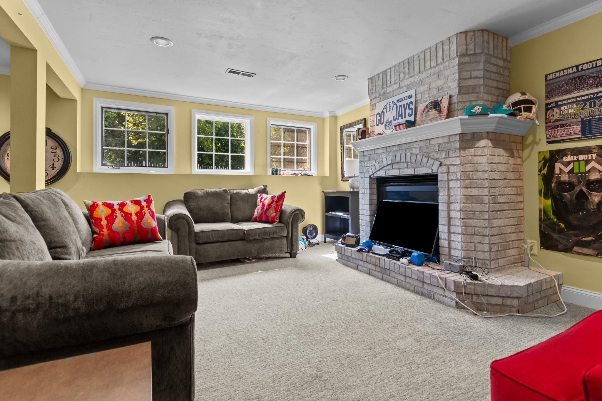 W5837 Royal Troon Road Menasha, WI 54952 - Photo 34 of 73