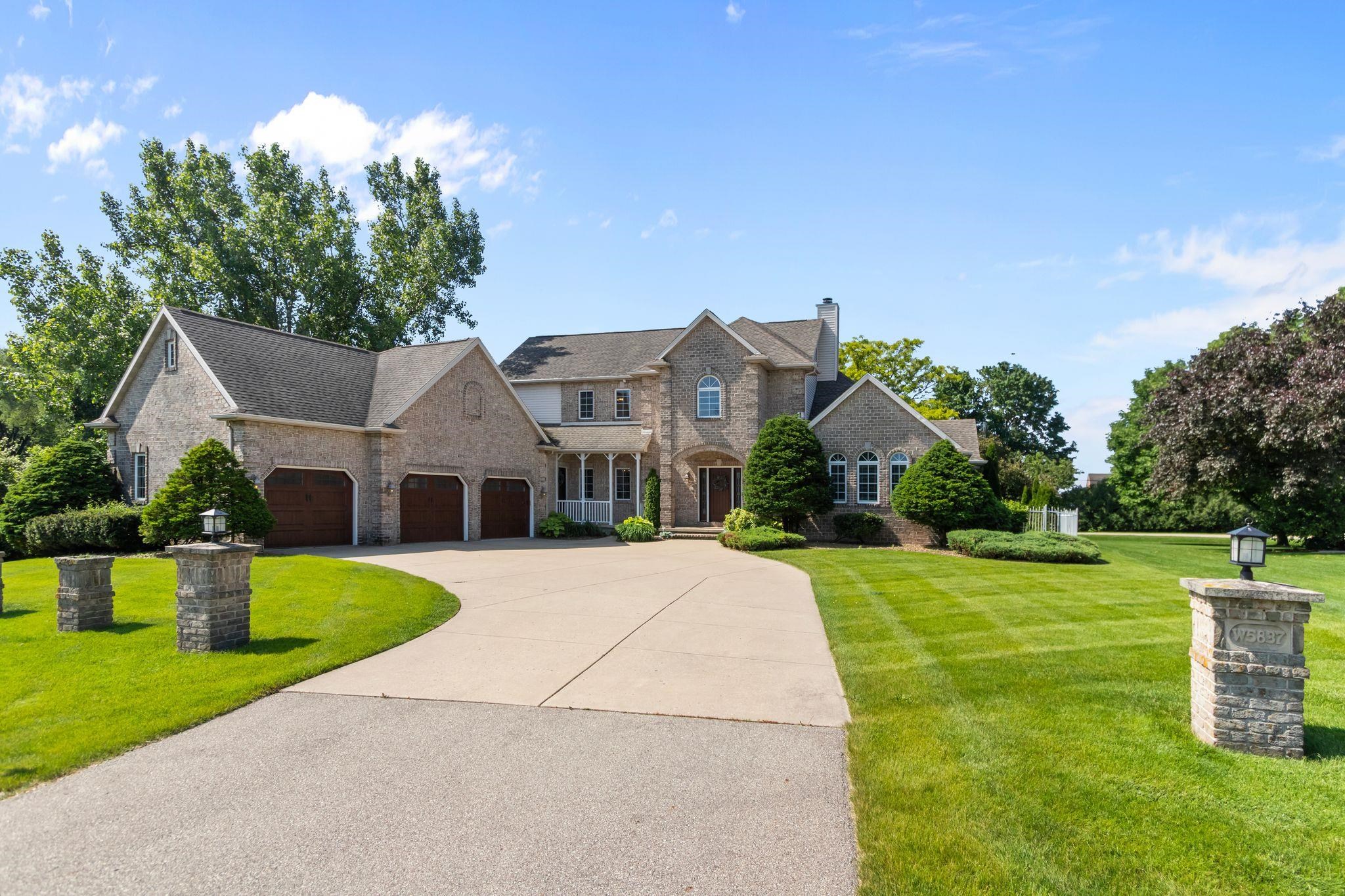 W5837 Royal Troon Road Menasha, WI 54952 - Photo 53 of 73