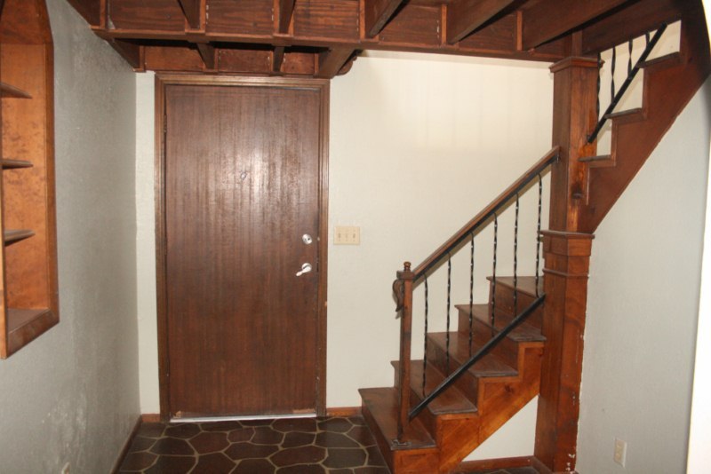 2501 West Dobbins Road Phoenix, AZ 85041 - Photo 2 of 23 INSIDE ENTRY