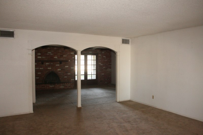 2501 West Dobbins Road Phoenix, AZ 85041 - Photo 3 of 23 LIVING ROOM