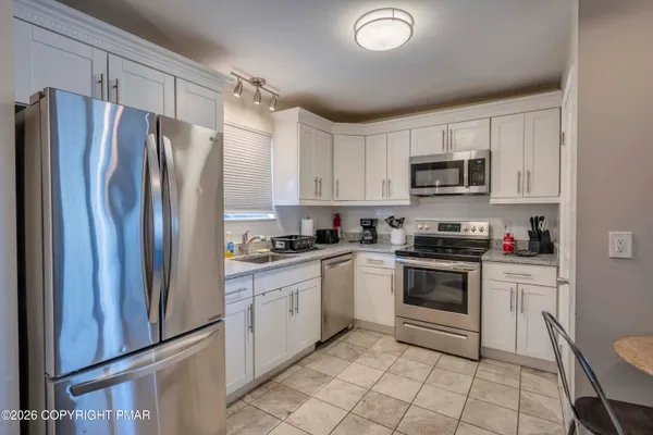 $289,000 | 19 Middle Village Way, Tannersville, PA 18372