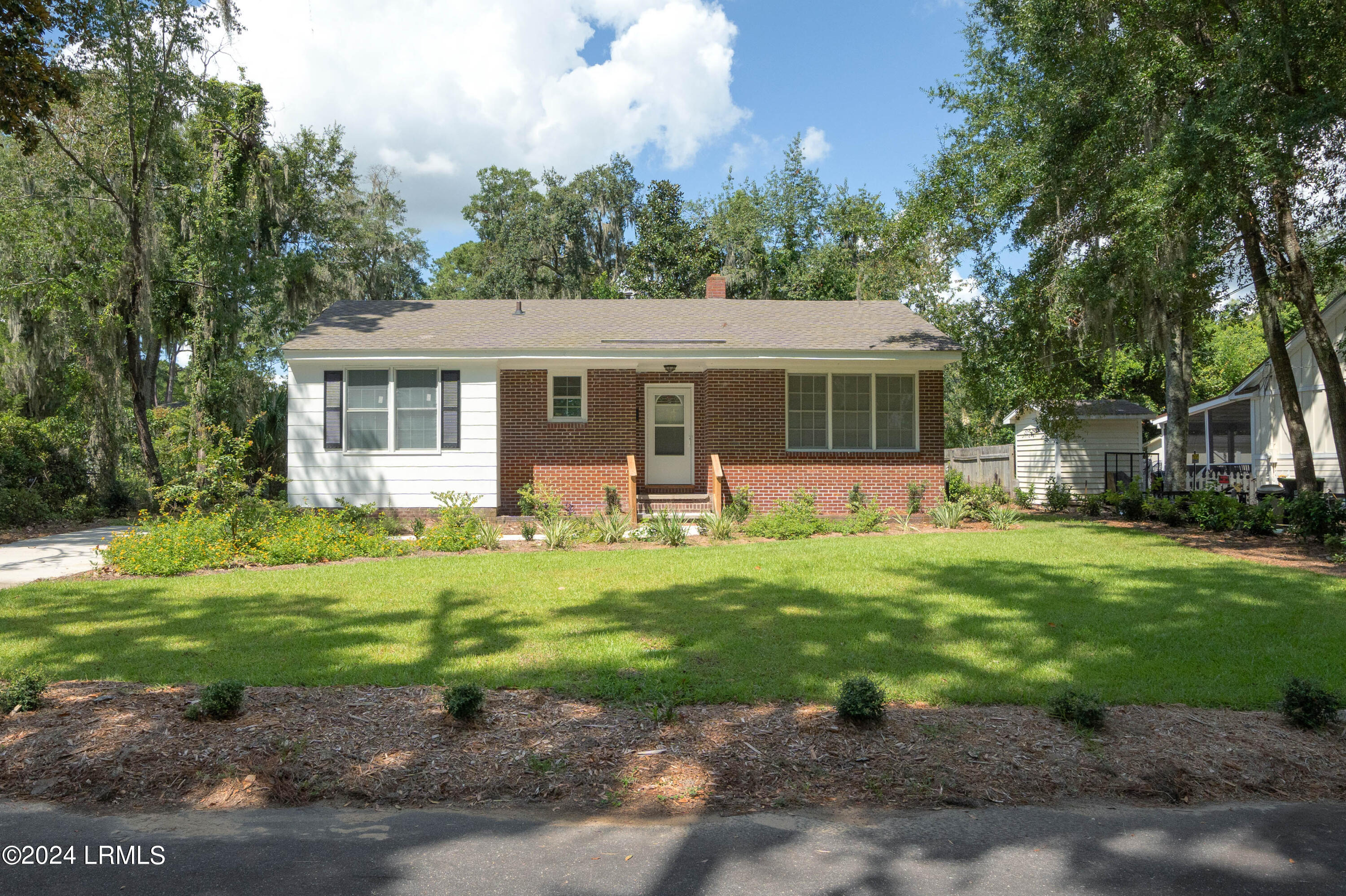2002 Roper Street Beaufort, SC 29902 - Photo 5 of 48 2002 Roper-3