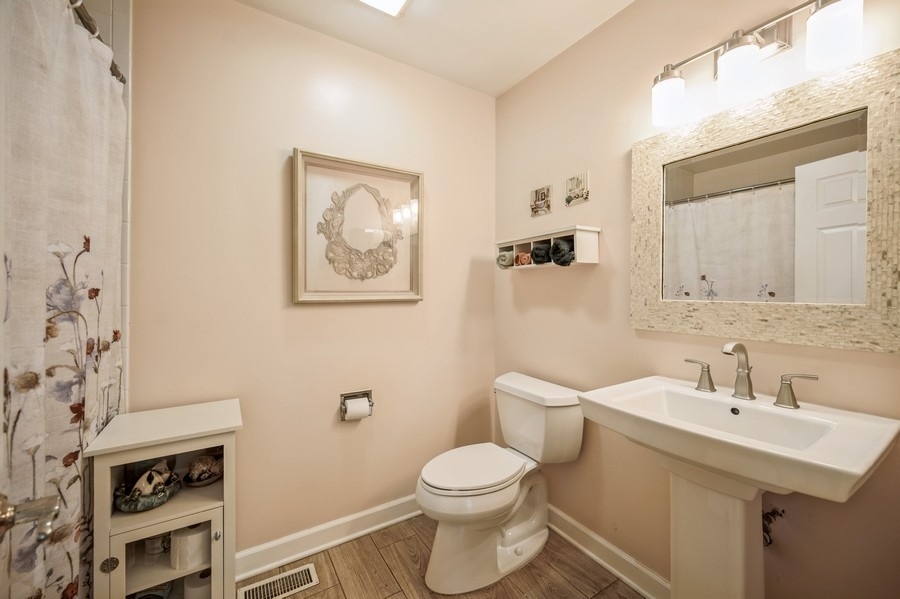 1929 Koehling Road Northbrook, IL 60062 - Photo 10 of 16 Gallery Image 10