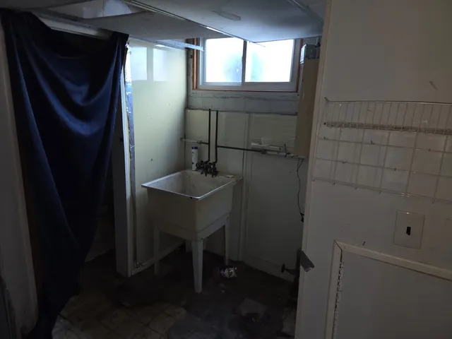 $105,000 | 14102 South Clark Street, Riverdale, IL 60827