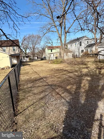 a view of yard with car parked