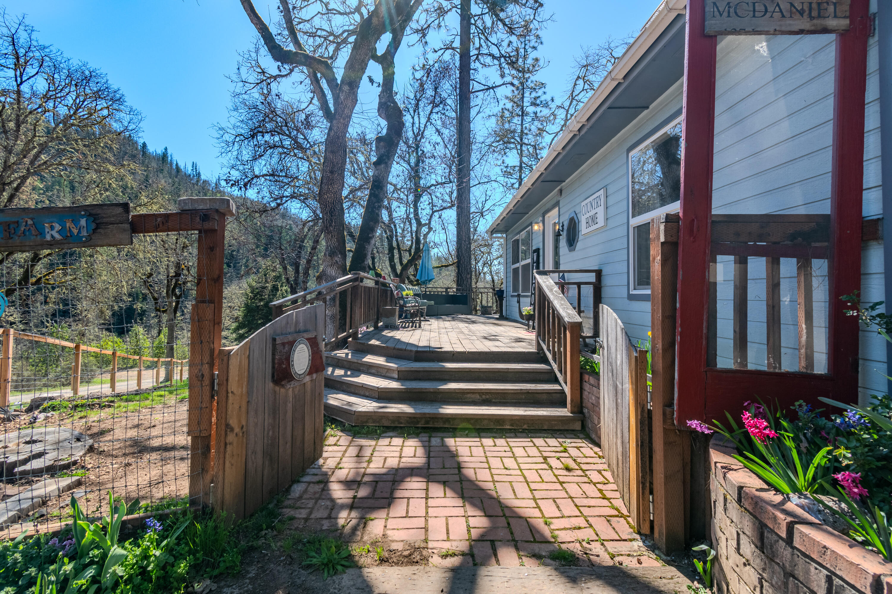 127 Lodge Road Trail, OR 97541 - Photo 25 of 37 Entry Porch