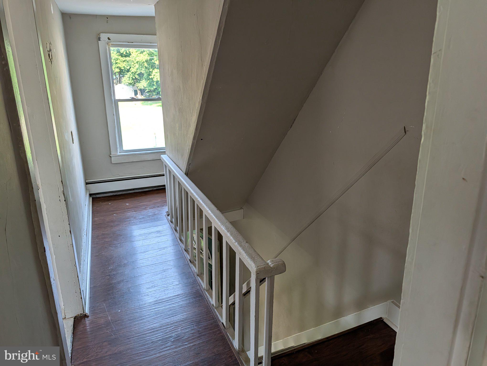 425 Juliustown Pemberton Road Columbus, NJ 08022 - Photo 10 of 26 Bright hallway with staircase.
