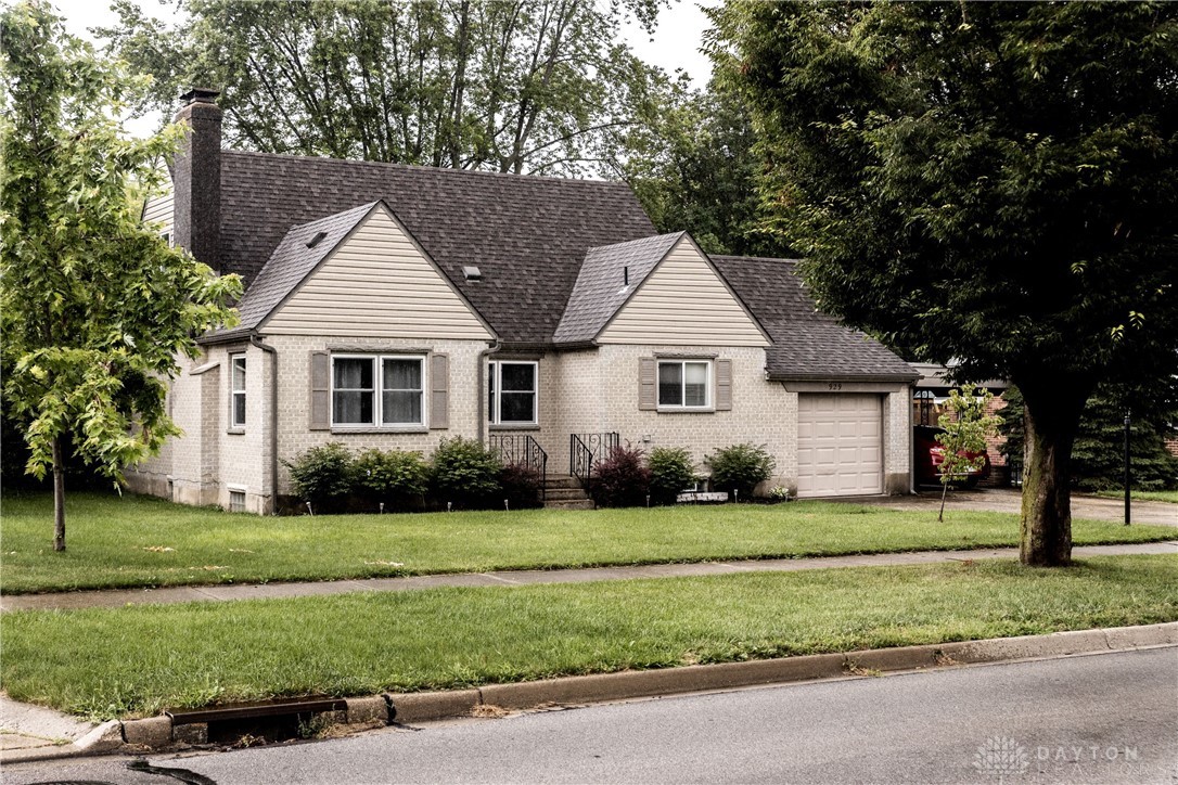 929 East Stroop Road Dayton, OH 45429 - Photo 1 of 21