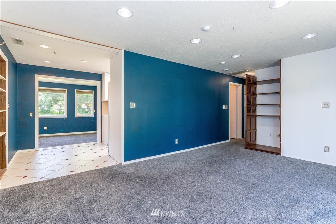 3625 Northeast 6th Place Renton, WA 98056 - Photo 4 of 19