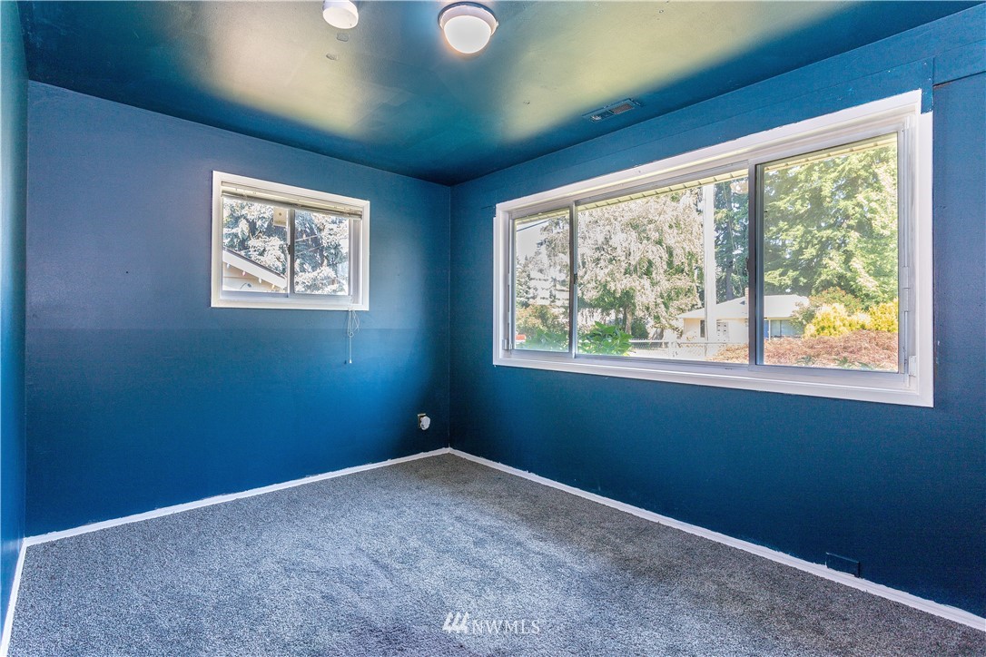 3625 Northeast 6th Place Renton, WA 98056 - Photo 5 of 19