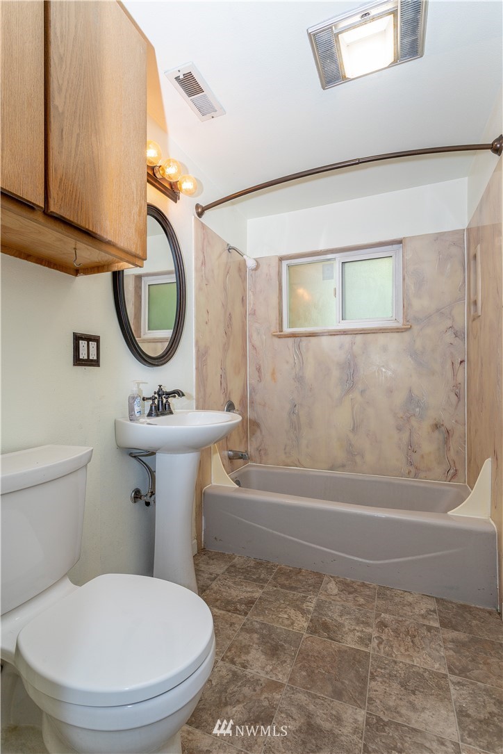 3625 Northeast 6th Place Renton, WA 98056 - Photo 9 of 19