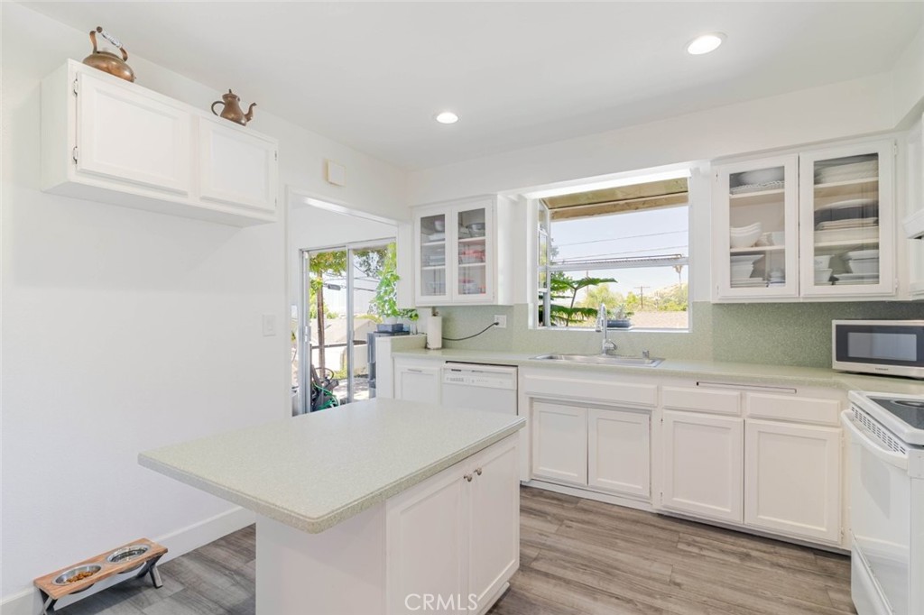 801 Stephen Road Burbank, CA 91504 - Photo 12 of 35