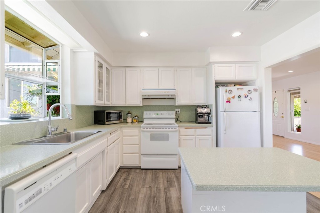 801 Stephen Road Burbank, CA 91504 - Photo 13 of 35