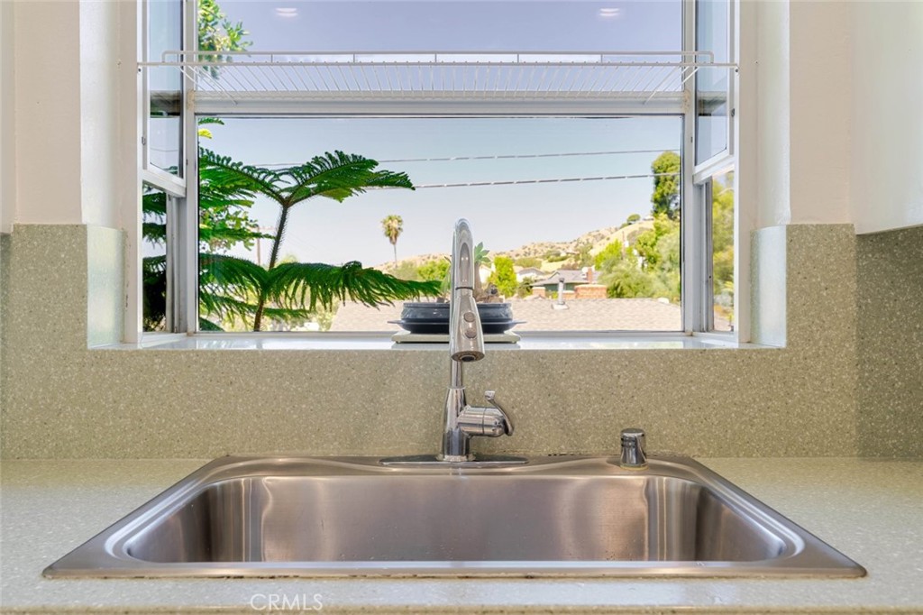 801 Stephen Road Burbank, CA 91504 - Photo 14 of 35