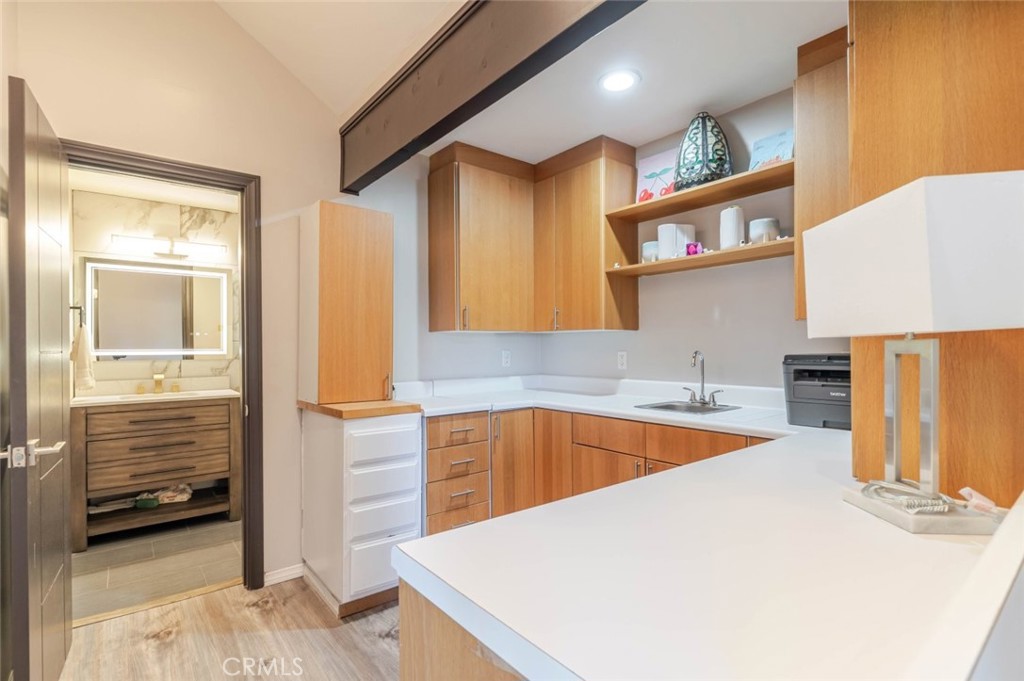 801 Stephen Road Burbank, CA 91504 - Photo 16 of 35