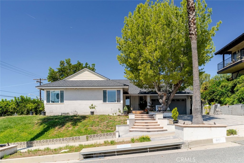 801 Stephen Road Burbank, CA 91504 - Photo 2 of 35