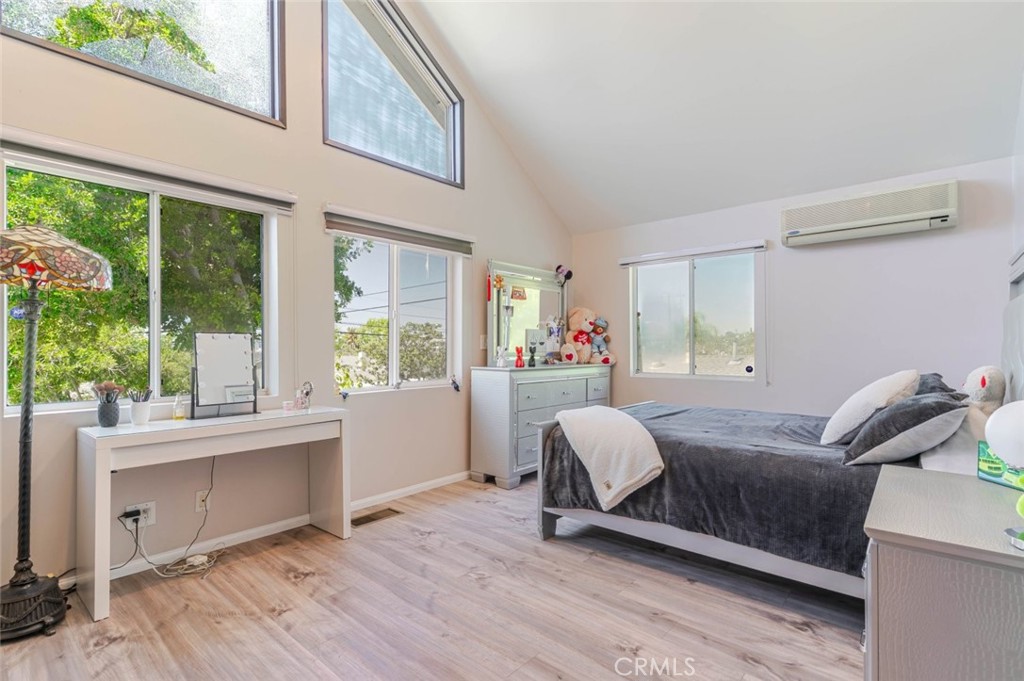 801 Stephen Road Burbank, CA 91504 - Photo 21 of 35