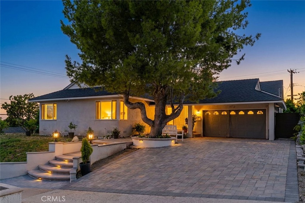 801 Stephen Road Burbank, CA 91504 - Photo 36 of 36 a view of swimming pool with an outdoor seating