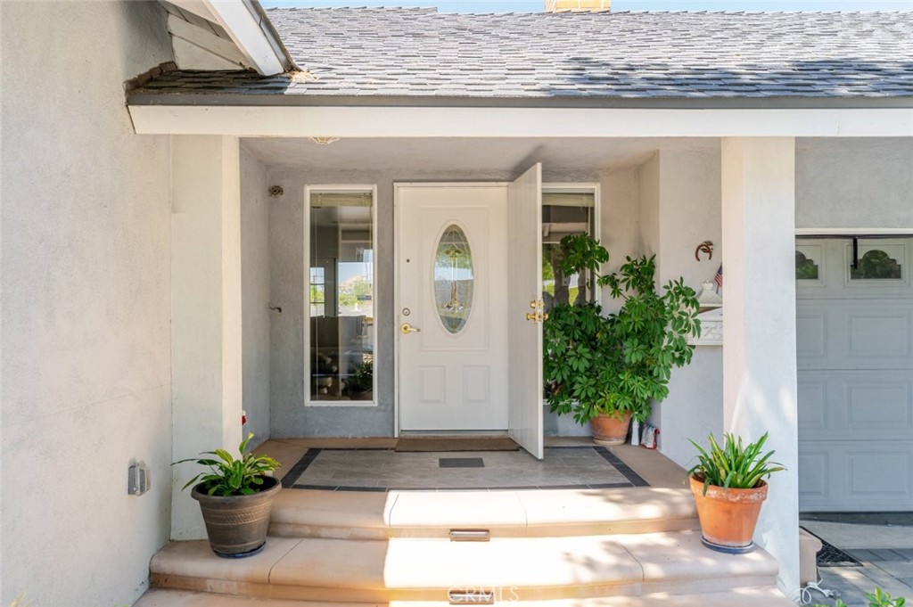 801 Stephen Road Burbank, CA 91504 - Photo 4 of 35