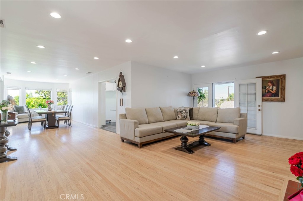 801 Stephen Road Burbank, CA 91504 - Photo 5 of 35