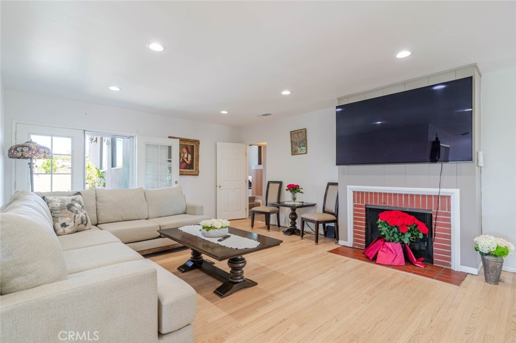 801 Stephen Road Burbank, CA 91504 - Photo 6 of 35