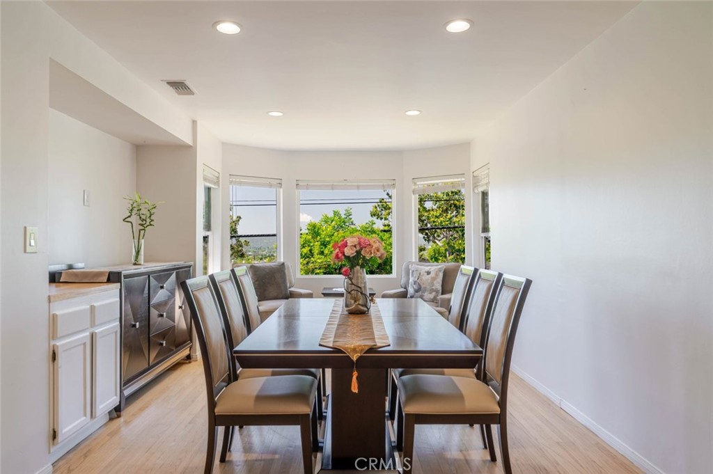 801 Stephen Road Burbank, CA 91504 - Photo 8 of 35