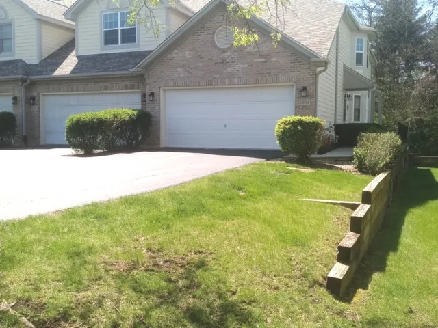$369,900 | 5434 Ashbrook Place, Downers Grove, IL 60515