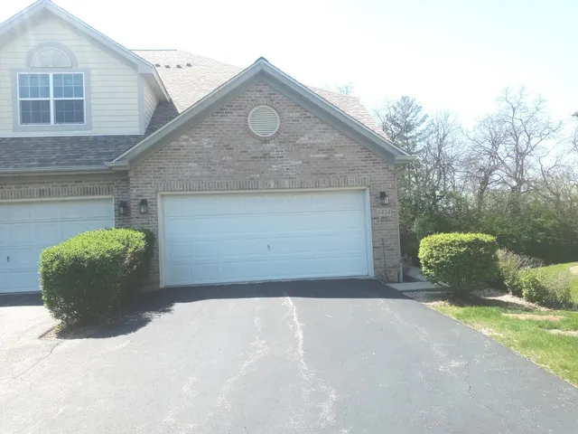 $369,900 | 5434 Ashbrook Place, Downers Grove, IL 60515