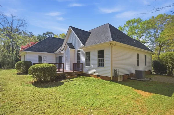 $475,000 | 133 South Port Drive, Seneca, SC 29672
