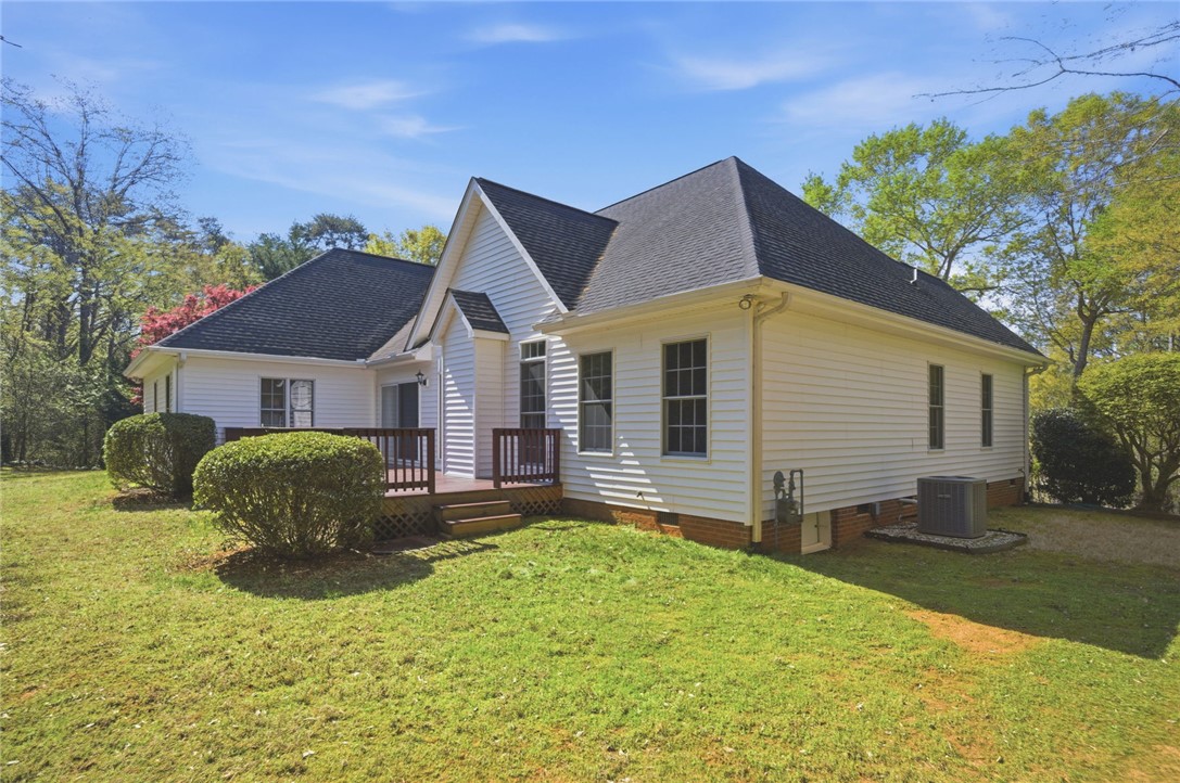 133 South Port Drive Seneca, SC 29672 - Photo 3 of 48