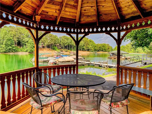 $475,000 | 133 South Port Drive, Seneca, SC 29672