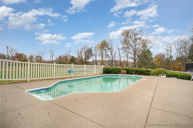 $565,000 | 6103 Pebble Creek Cove, Floyds Knobs, IN 47119