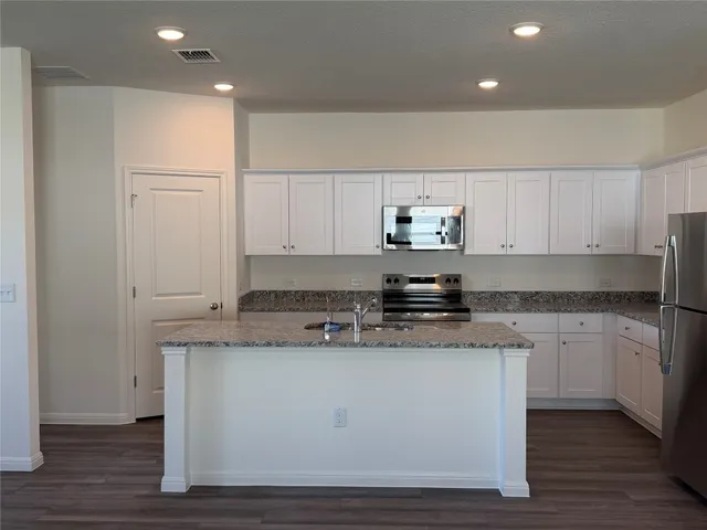 $2,195 | 132 Rother Place, Taylor, TX 76574